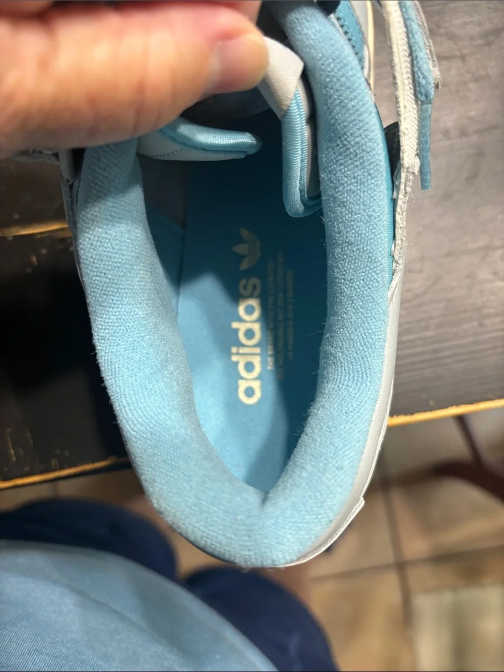 adidas forum 84 Light Blue & silver  Low-Top Sneakers with Strap